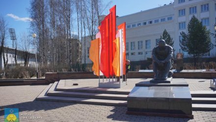 В столице Коми приступили к установке флаговых композиций на общественных территориях