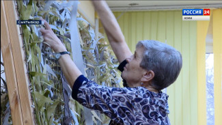 Эжвинские волонтёры Совета ветеранов сплели почти девять километров маскировочных сетей для передовой