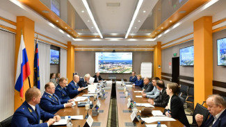 Заместитель Генерального прокурора России Алексей Захаров провел в Республике Коми личный прием граждан в трудовом коллективе АО «Сыктывкарский лесопромышленный комбинат»