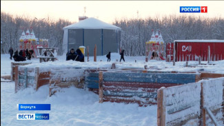 Воркута готовится к новогодним праздникам: на главной площади кипит работа по созданию зимней сказки