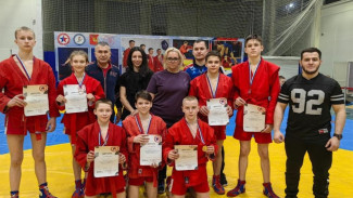 Тринадцать медалей в копилке сборной Республики Коми на первенстве СЗФО по самбо