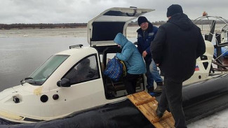 В Сыктывкаре на переправе Алешино-Седкыркещ осуществляется перевозка нуждающихся двумя катерами на воздушной подушке