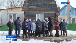 Медицина на расстоянии: жители столичного Заречья за простым уколом переправляются на другой берег