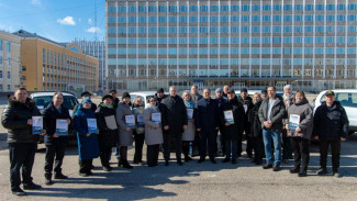 Ростислав Гольдштейн передал сельским районам Коми новый санитарный автотранспорт