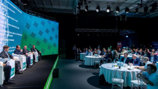 От наставничества до налоговых льгот: Ростислав Гольдштейн и предприниматели Коми наметили пути решения кадрового вопроса