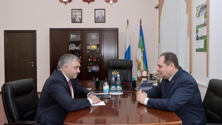 Ростислав Гольдштейн и Николай Такаев обсудили подготовку Усинска к 80-летию Победы и модернизацию социальных объектов