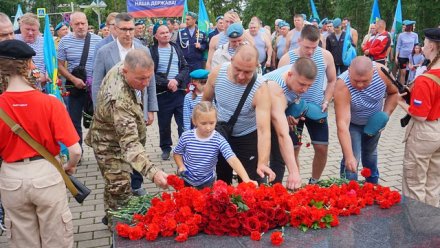  В столице Коми отмечают День воздушно-десантных войск