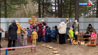 В сосновом парке ижемского "Детского сада № 1" торжественно открыли тропу "Экосказка Перы"