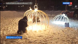 К главной елке райцентра Сыктывдинского района привезли новые арт-объекты
