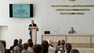 Роман Полшведкин наградил лучших работников лесной промышленности на отчетно-выборной конференции лесного профсоюза